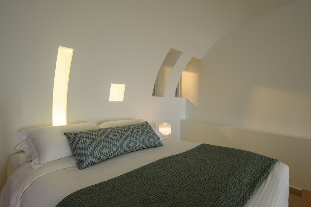 SUPERIOR, SUITE, SEA VIEW, JETTED TUB