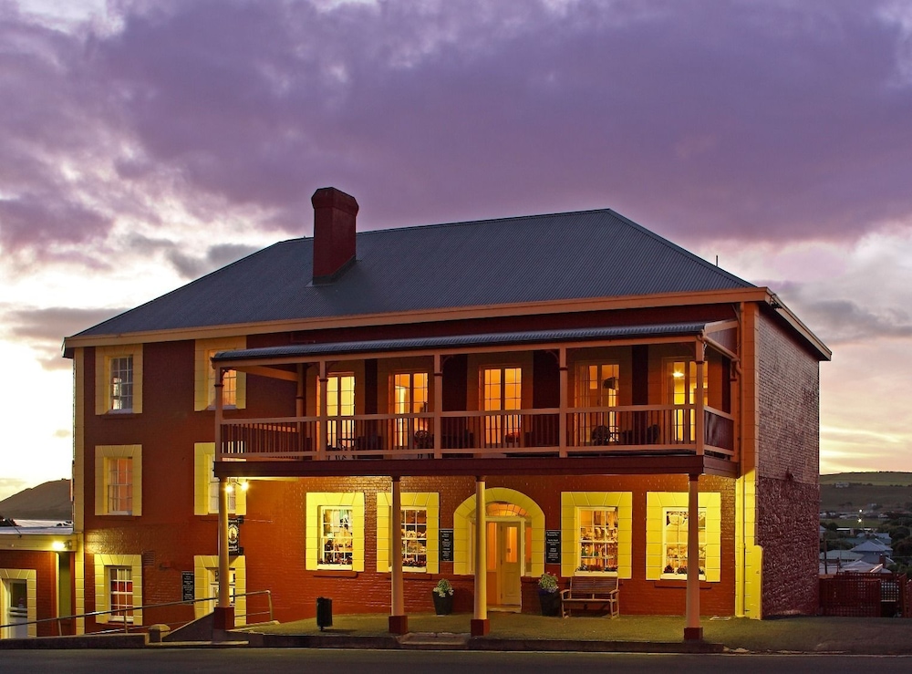 Stanley Hotel And Stanley Village Apartments 1/50