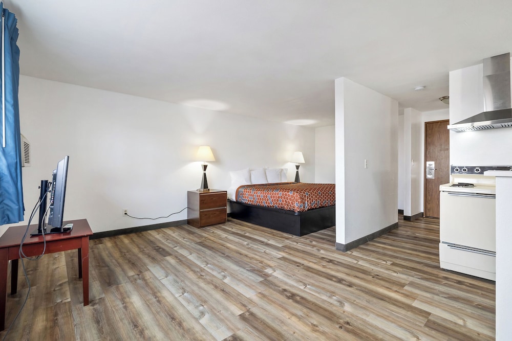 Kennewick Suites 6/58