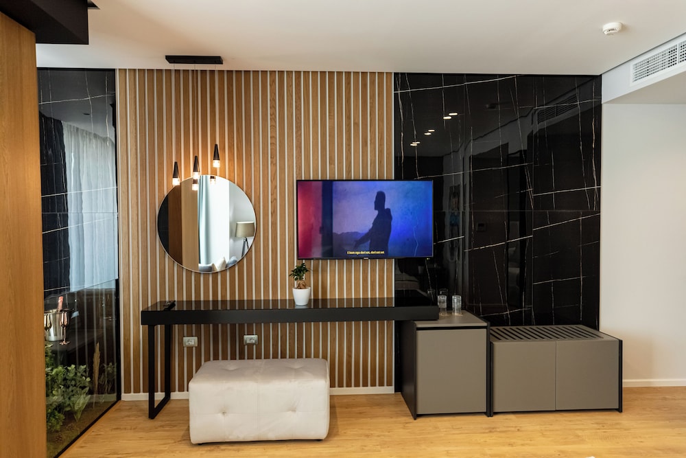 Ames Hotel & Spa 43/56