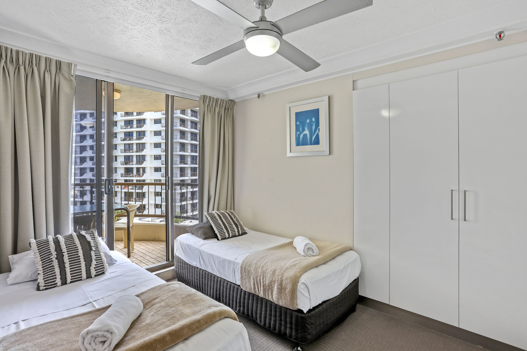 2 Bedrooms, Apartment, Queen and Twin Beds, Partial Ocean View, Hinterland View