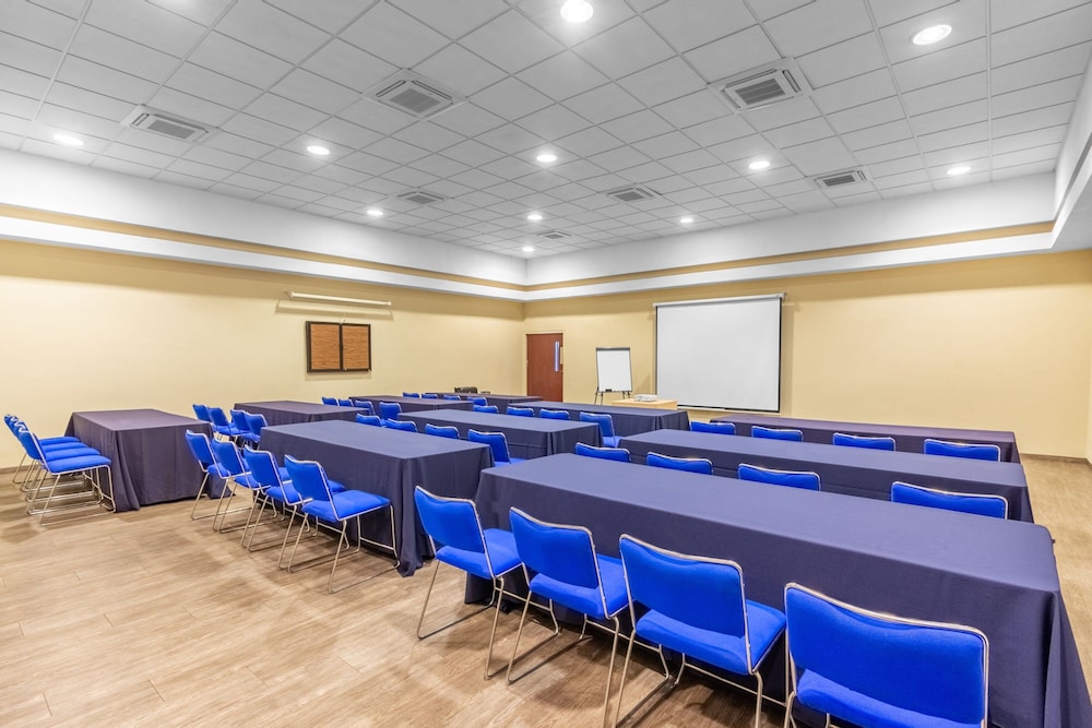 City Express by Marriott Ciudad Obregon 52/60