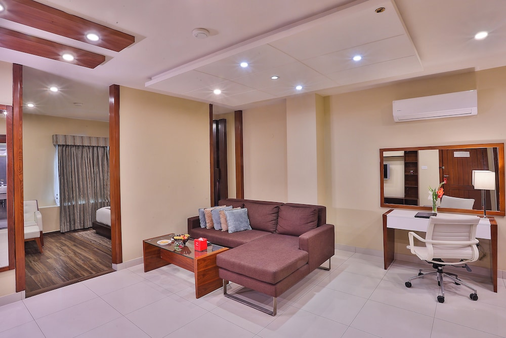 Avari Xpress Faisalabad 41/60
