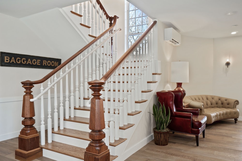 Briar Barn Inn 11/50