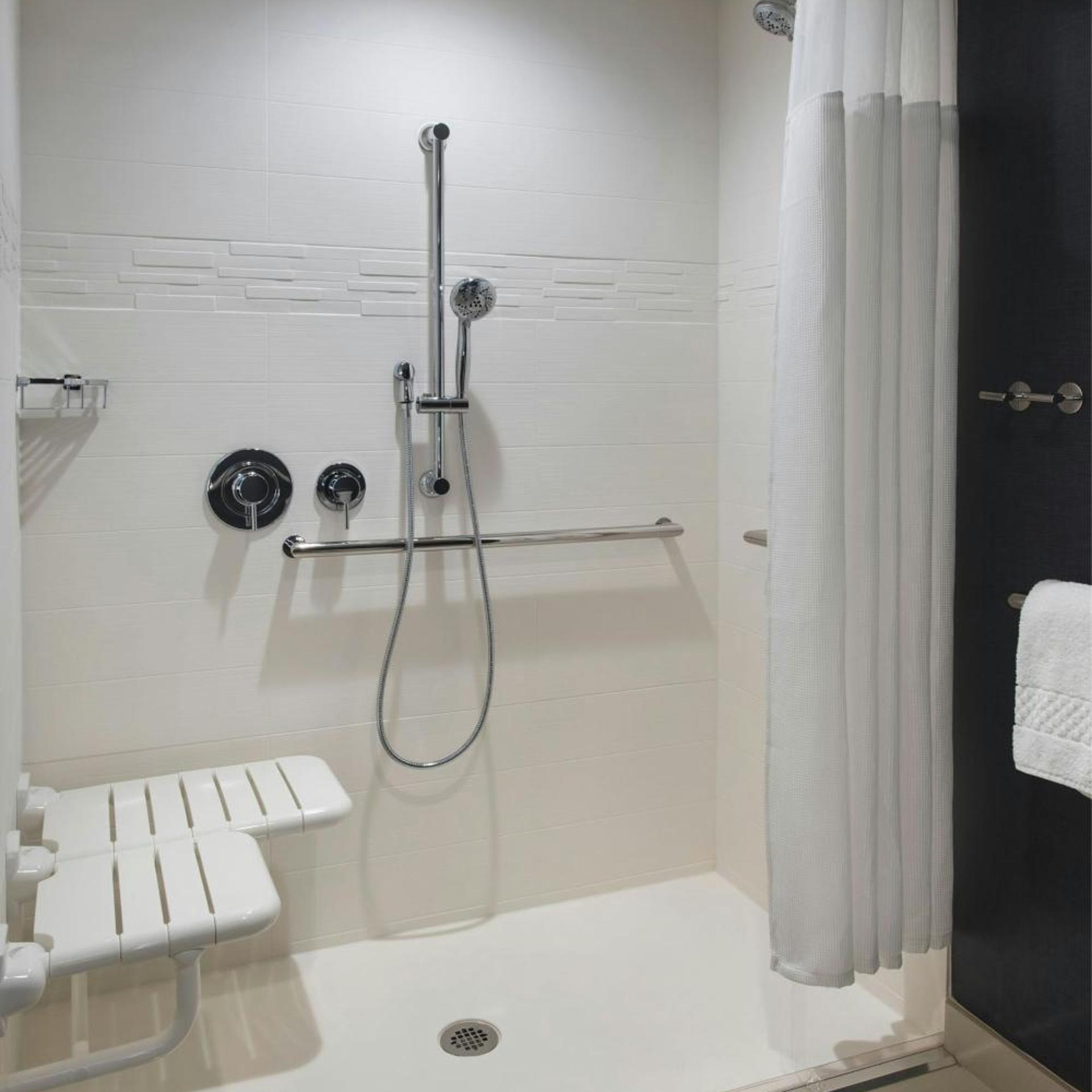 استوديو بسرير كوين مع أريكة لذوي الإعاقة، Residence Inn By Marriott Lancaster 8/8