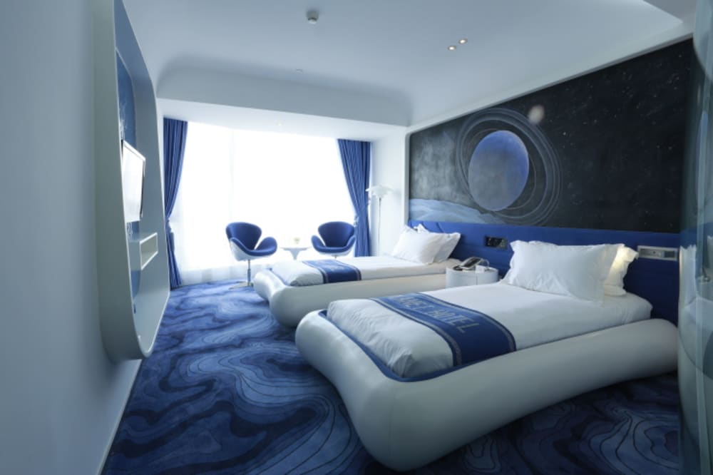 Planet Hotel 13/25