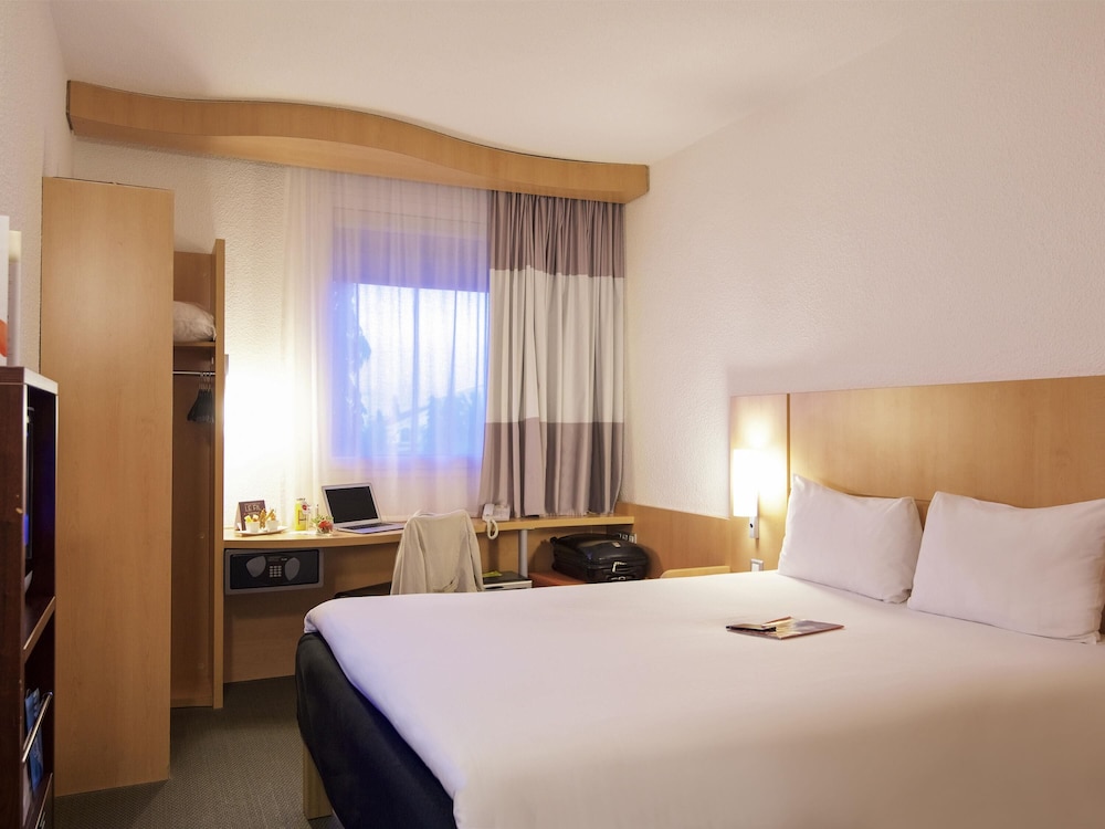 Ibis Cotonou 7/58