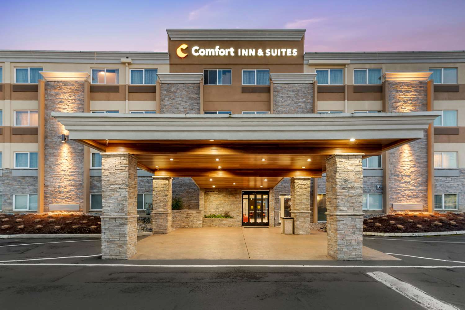 Comfort Inn and Suites Tigard near Washington Square 1/35