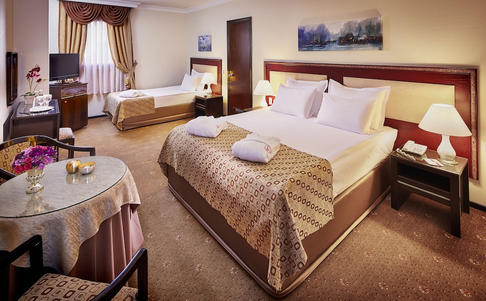 غرفة قياسية ثلاثية، Gunes Hotel Merter Istanbul 8/10