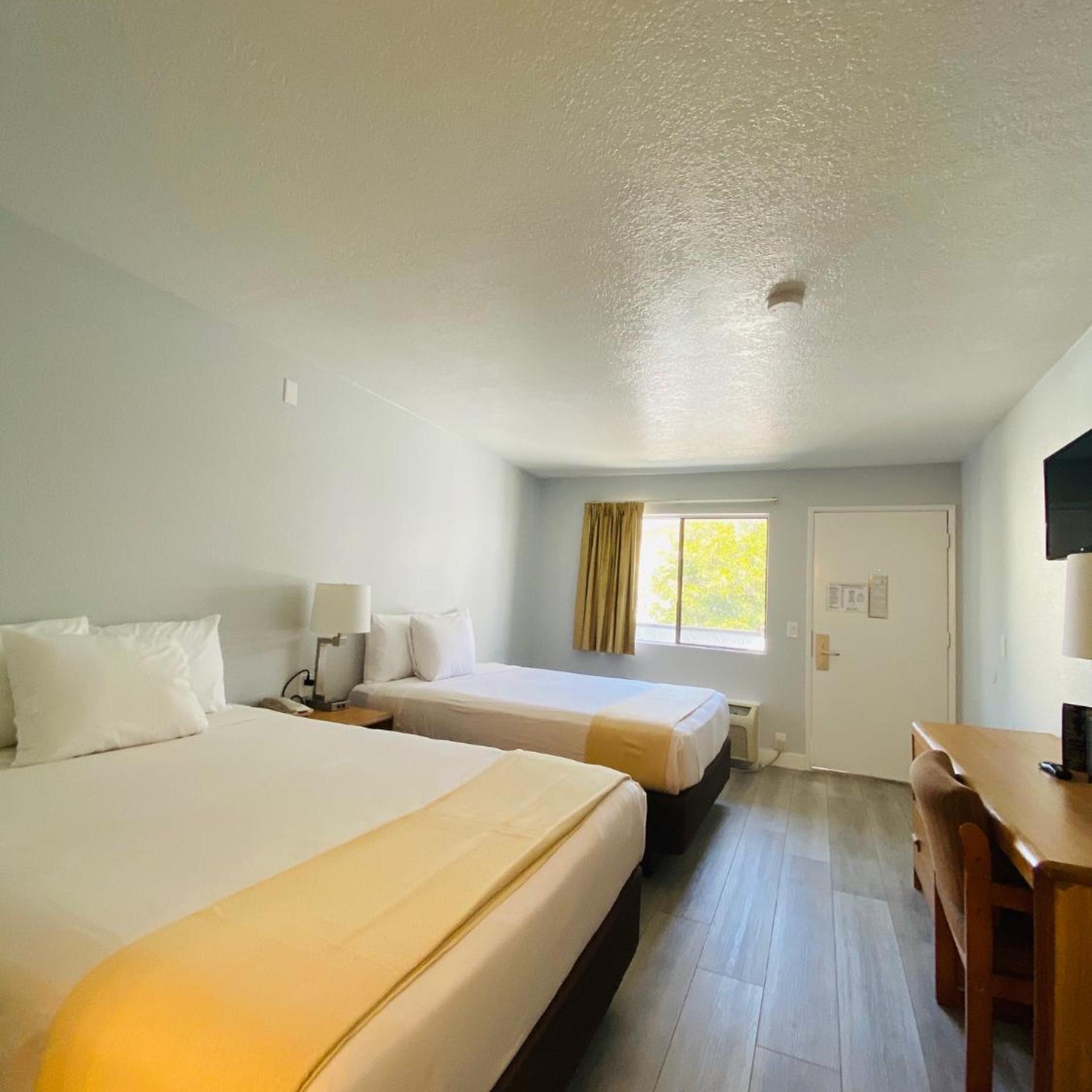 EZ 8 Motel Old Town 2/24