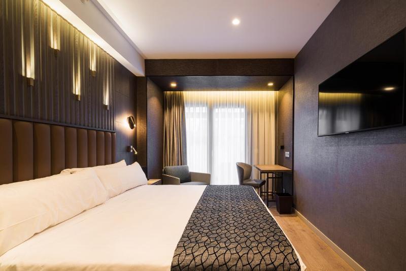 Double or Twin Room Deluxe Terrace
