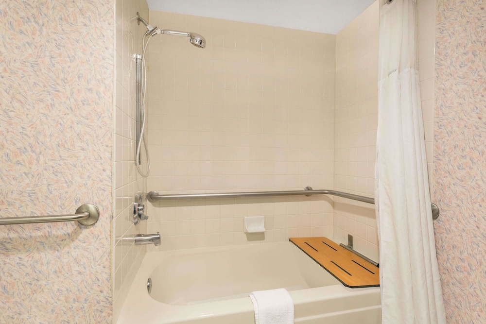 Ramada By Wyndham Kent Seattle Area 9/31