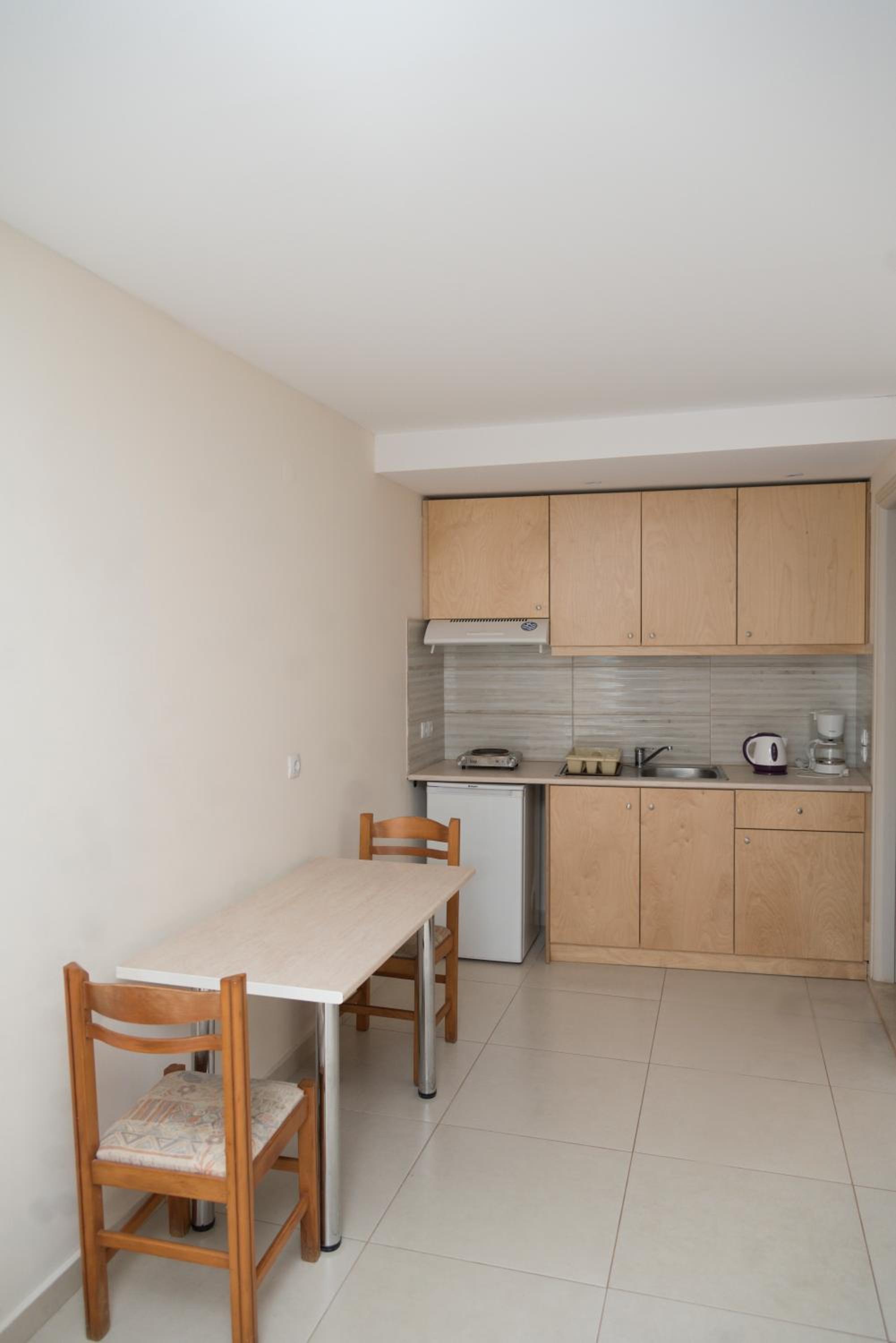 Sunset Studios Apartments 12/50