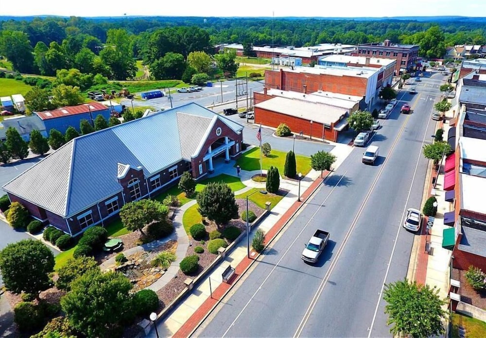 Roadway Inn Troy 18/20