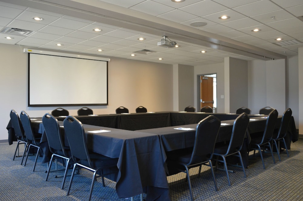 HOLIDAY INN EXPRESS AND SUITES TULSA NE - CLAREMORE 22/25