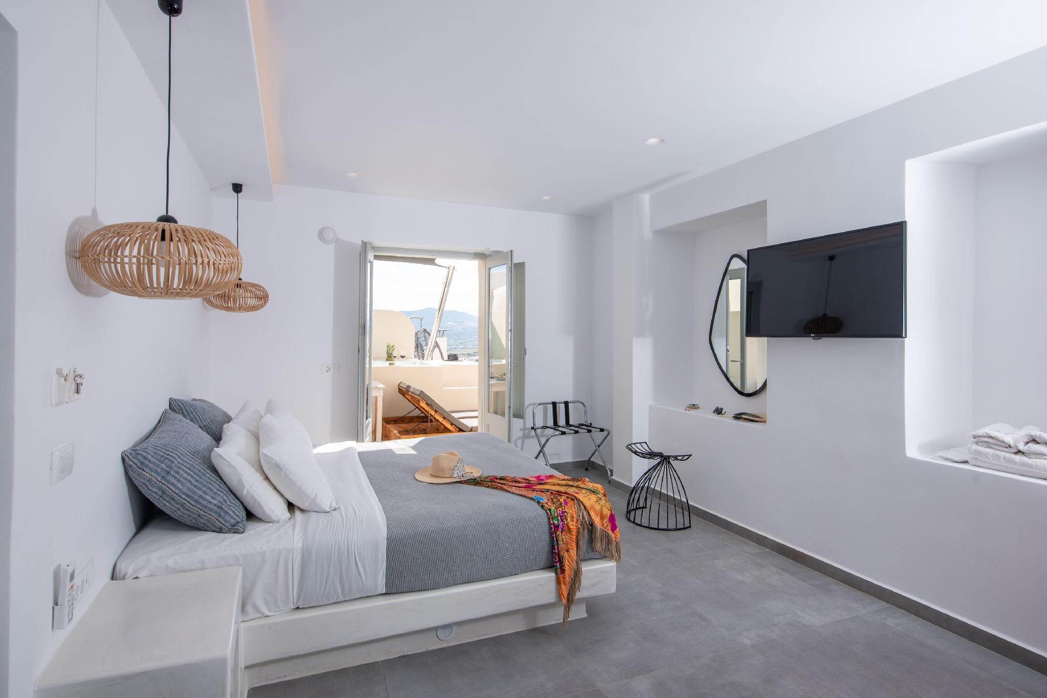 Cliff, Suite, King Bed, Caldera View, Outdoor Jetted Tub