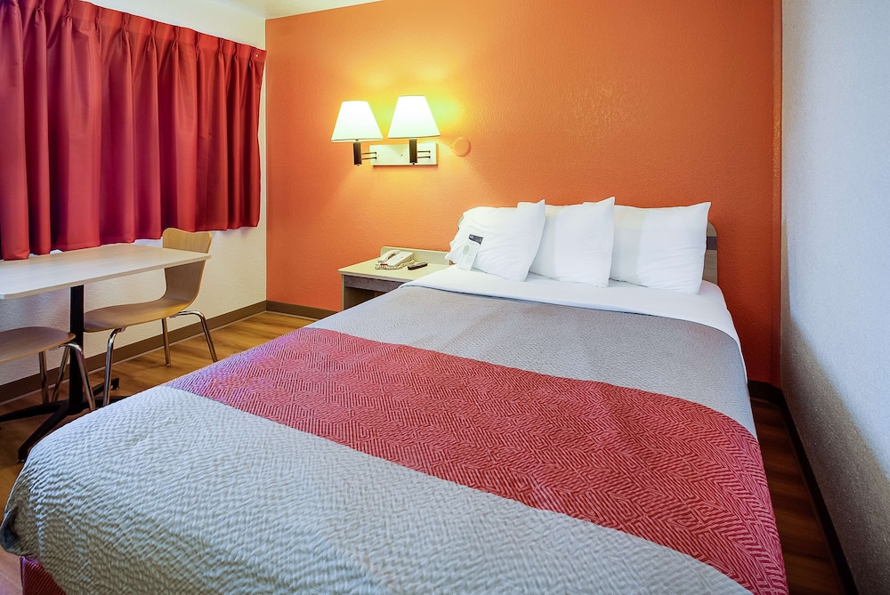 Motel6 Lenexa, KS - Kansas City Southwest 24/44