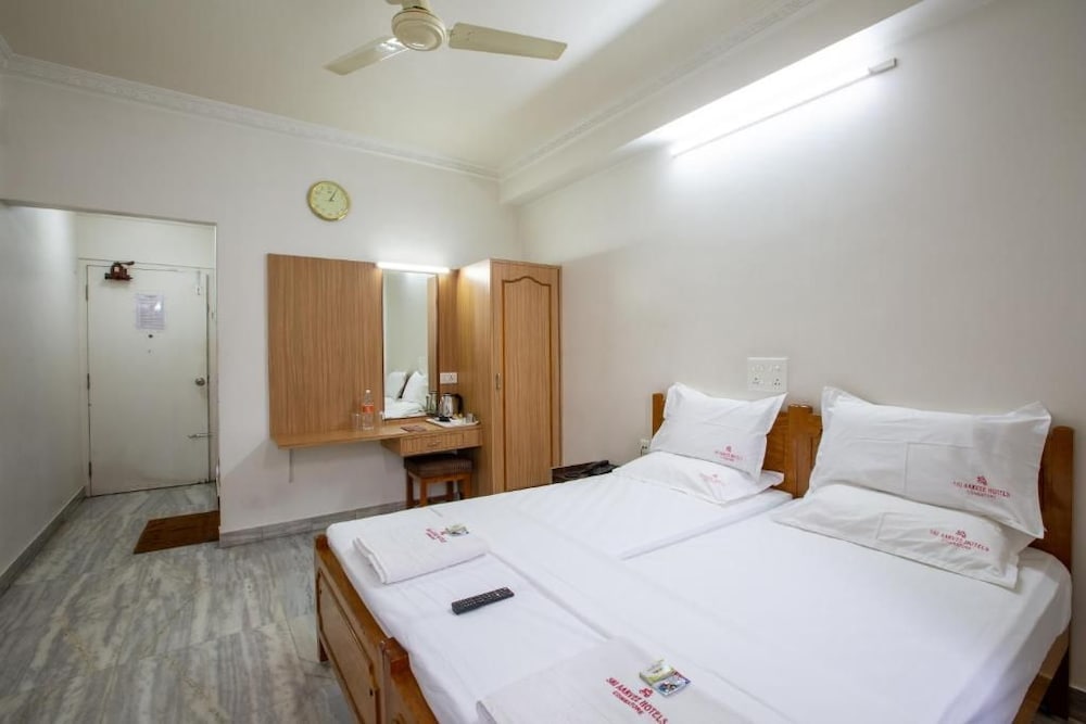 Sri Aarvee Hotels 8/30