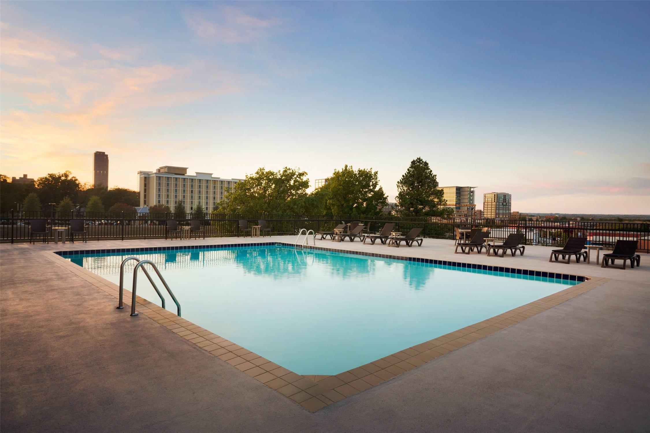 Comfort Inn and Suites Presidential 16/33