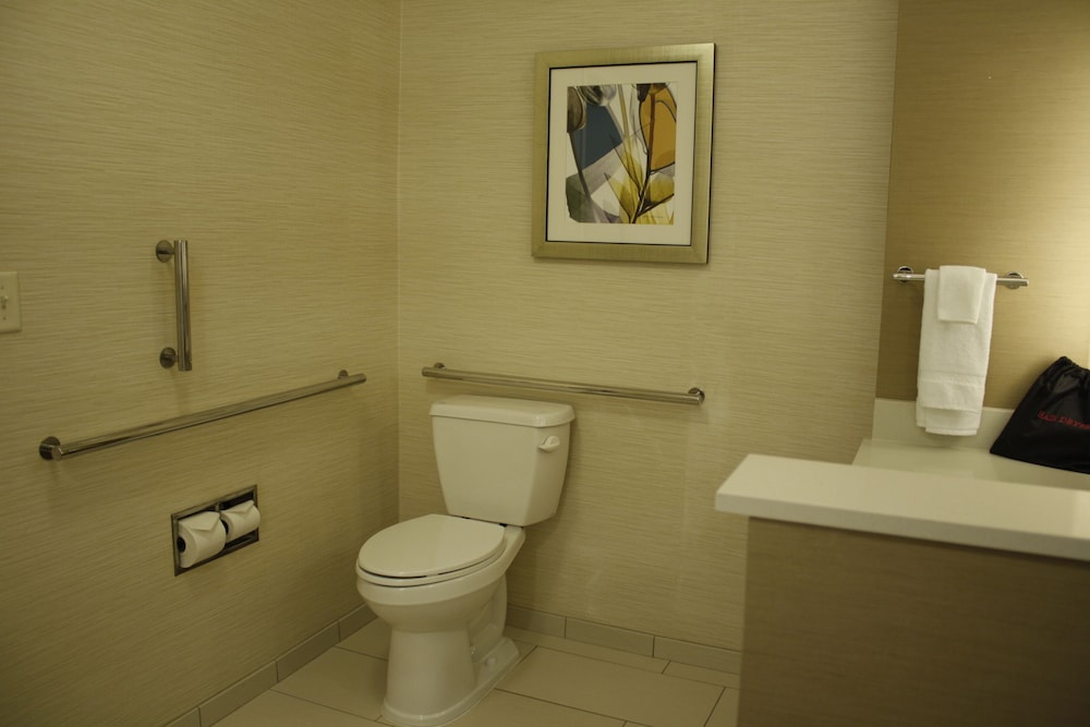 Room, 2 Queen Beds, Lake View, Accessible