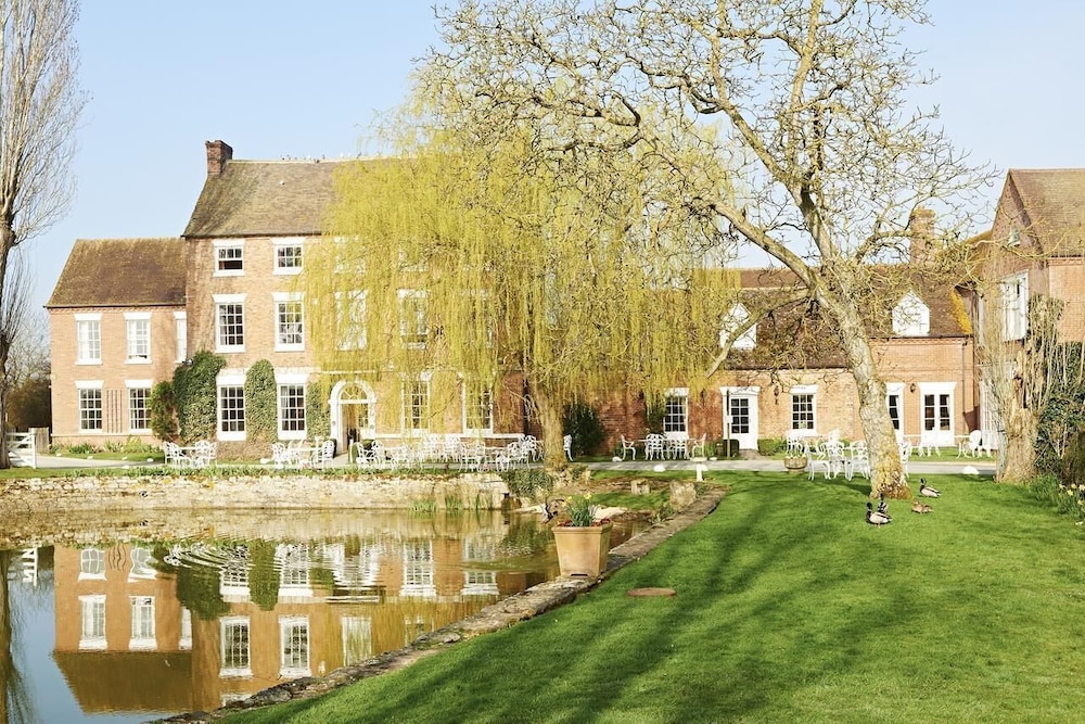 Corse Lawn House Hotel 42/49