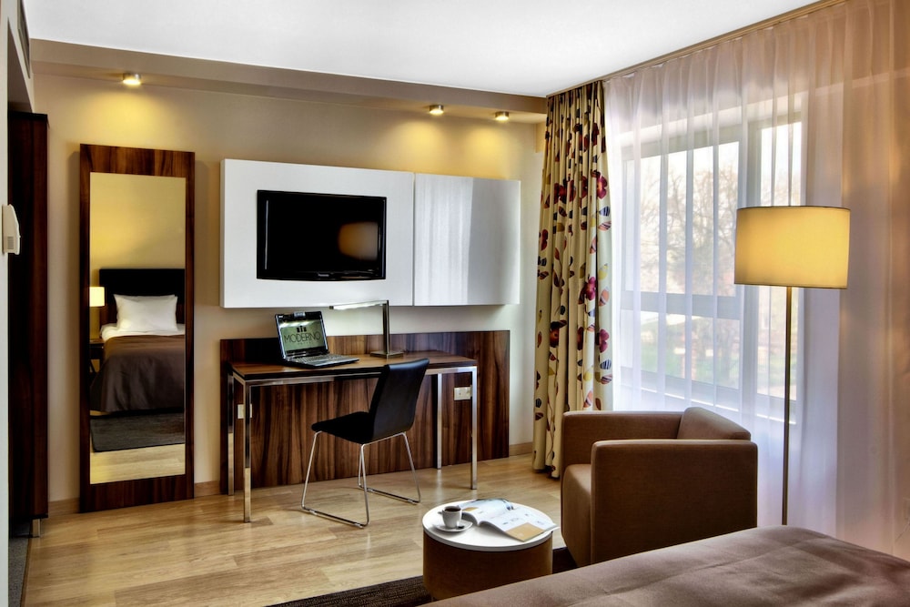 HOTEL MODERNO 44/63