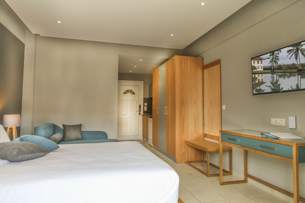Royal Hotel and Suites 21/49