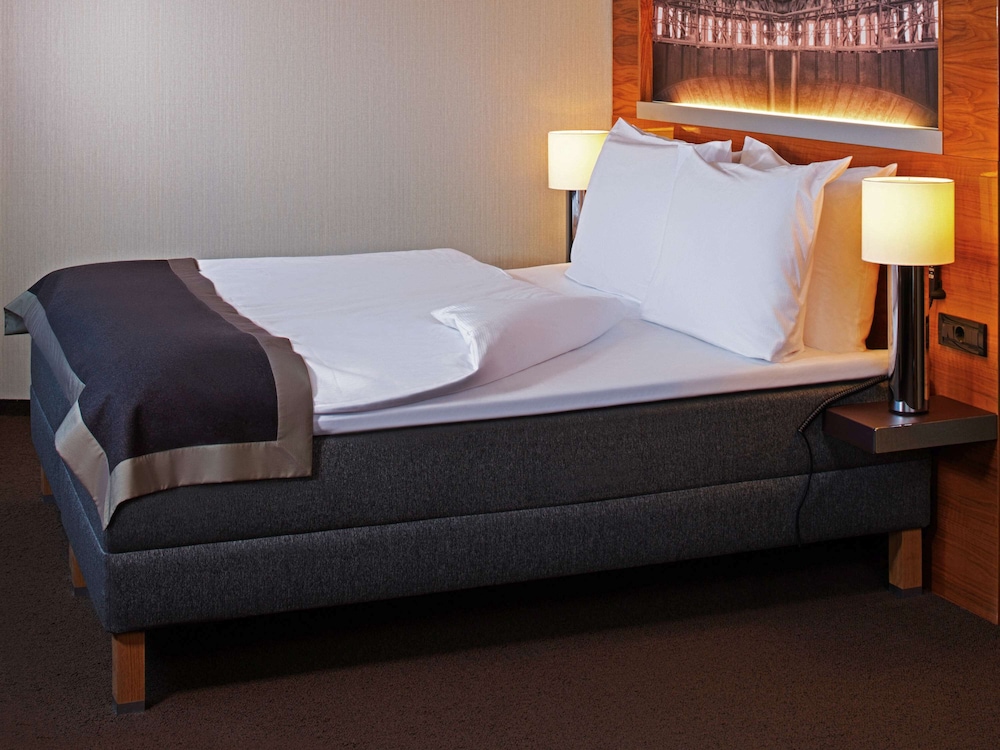 MOVENPICK HOTEL LAUSANNE 12/79