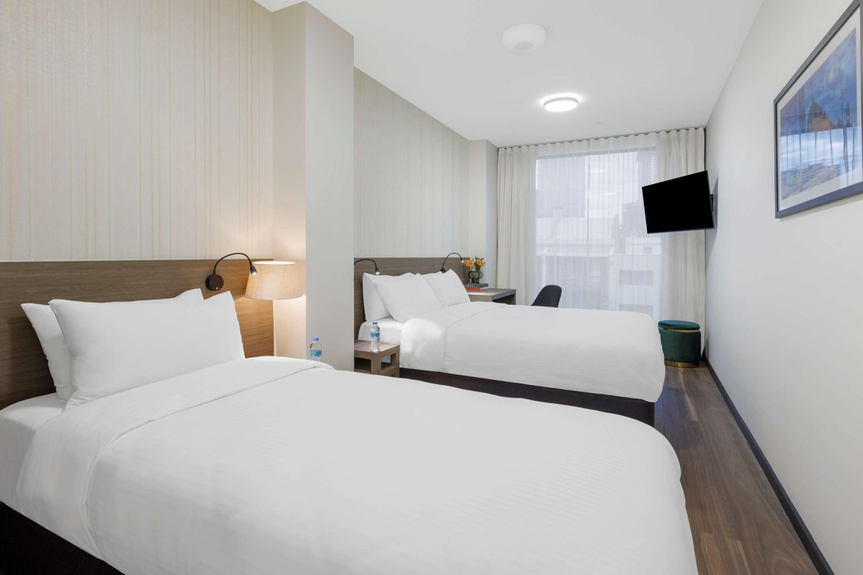 Executive, Single Bed, Queen Bed, City View
