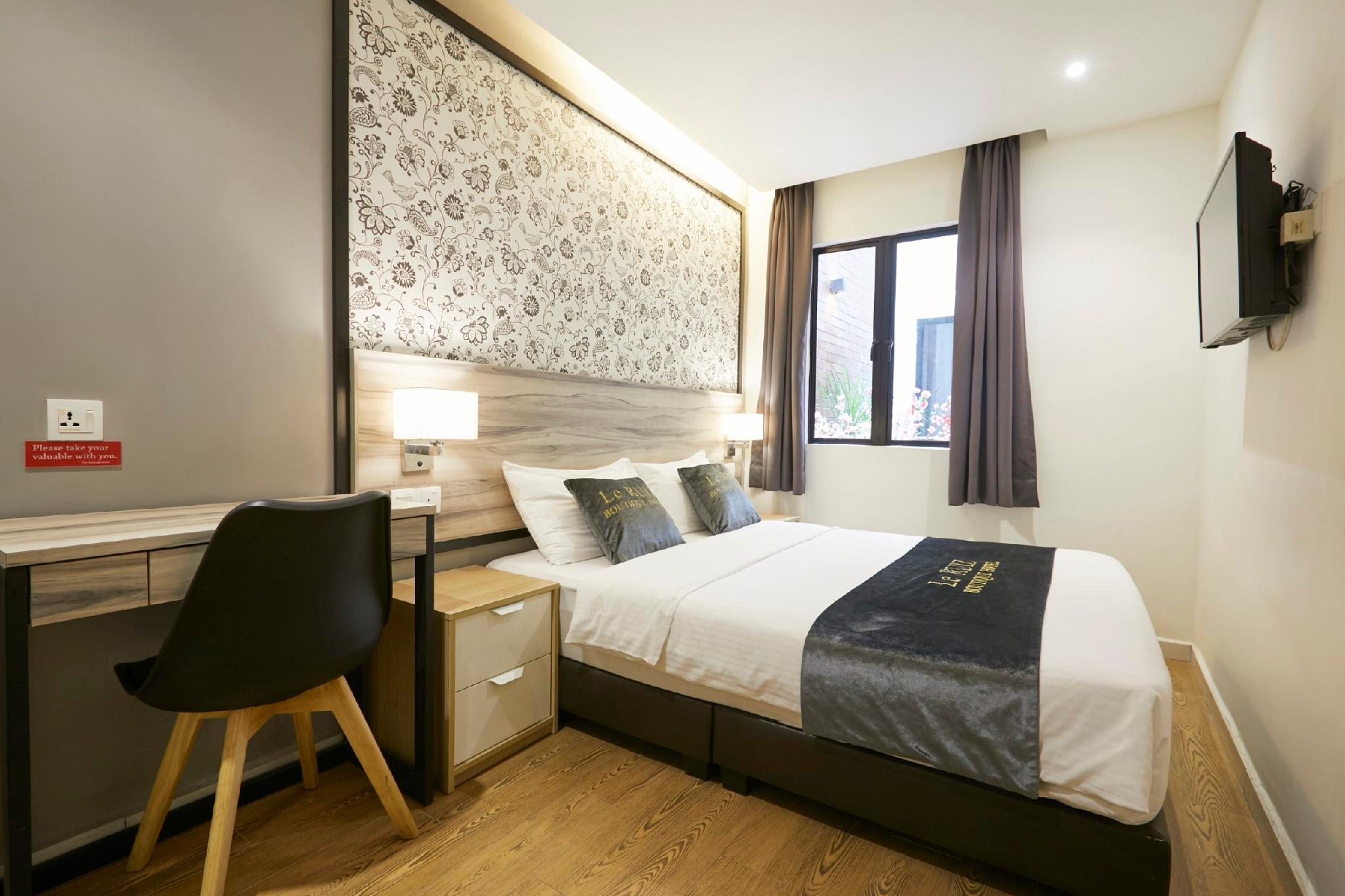Superior, Queen Bed