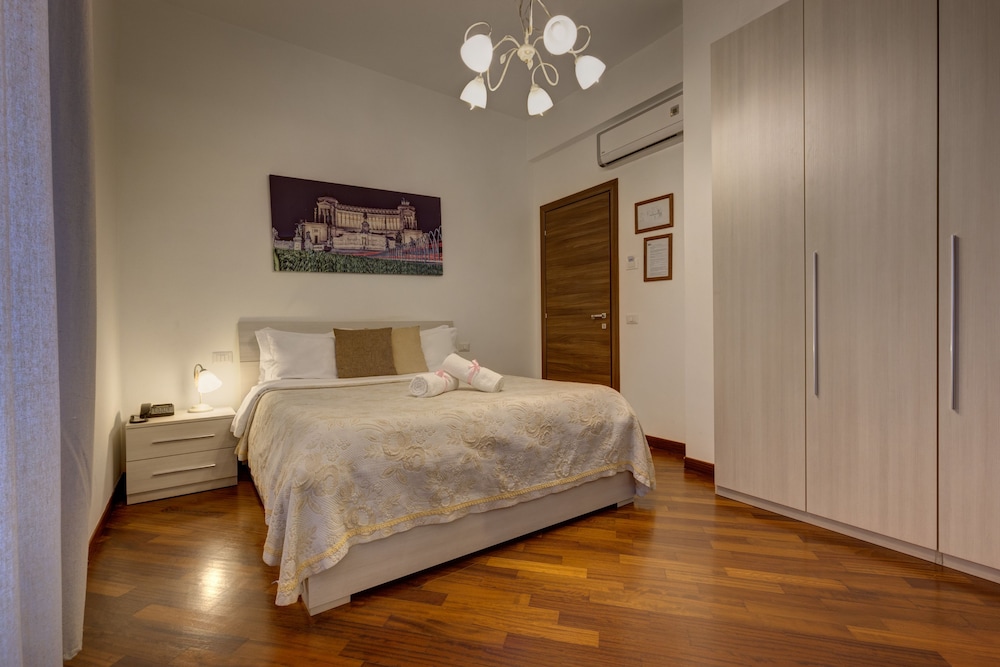 Little Rhome Suites 17/49