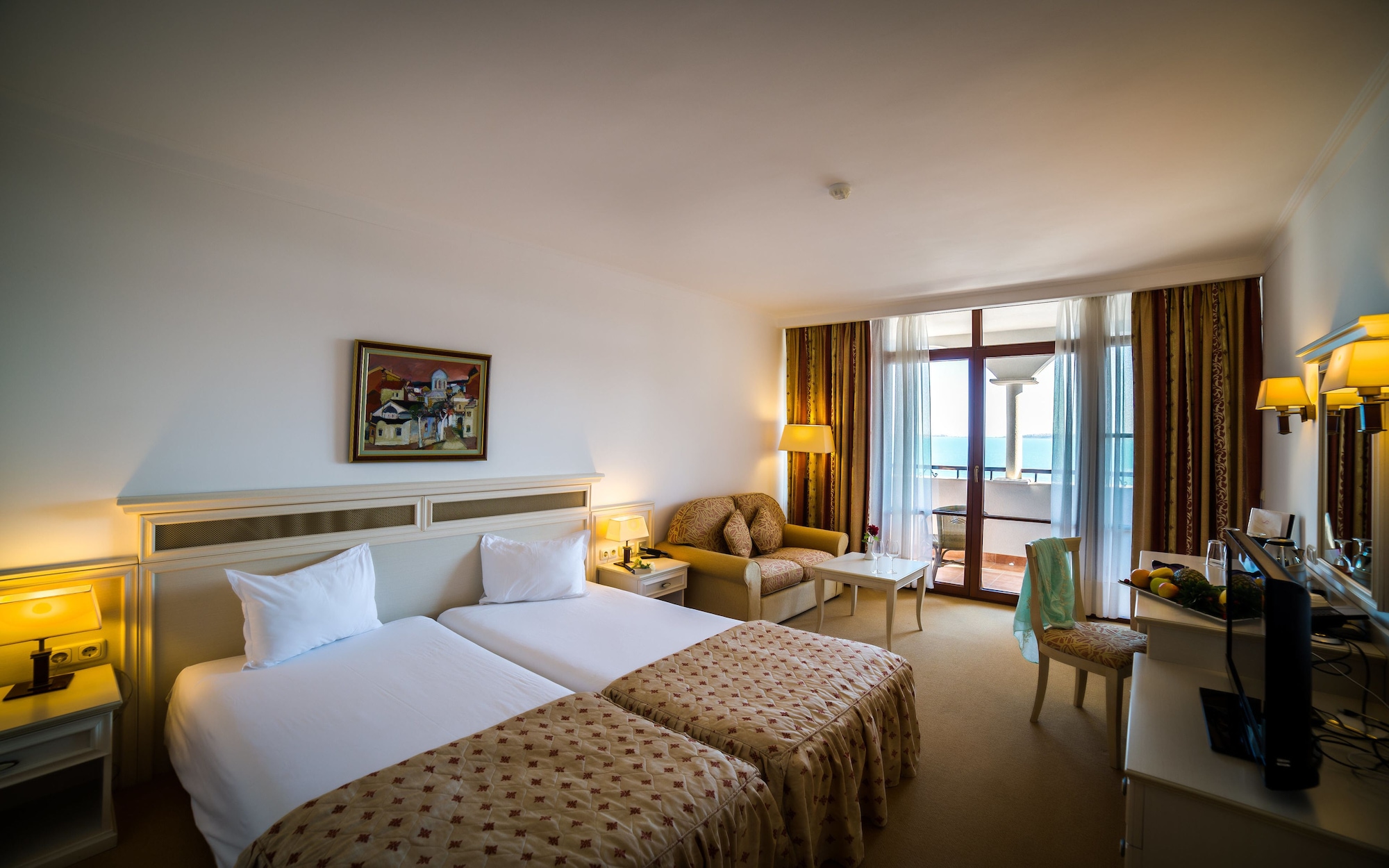 ROOM, DOUBLE OR TWIN BED