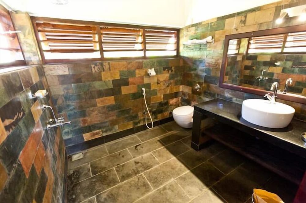 KANAN BEACH RESORT 43/44