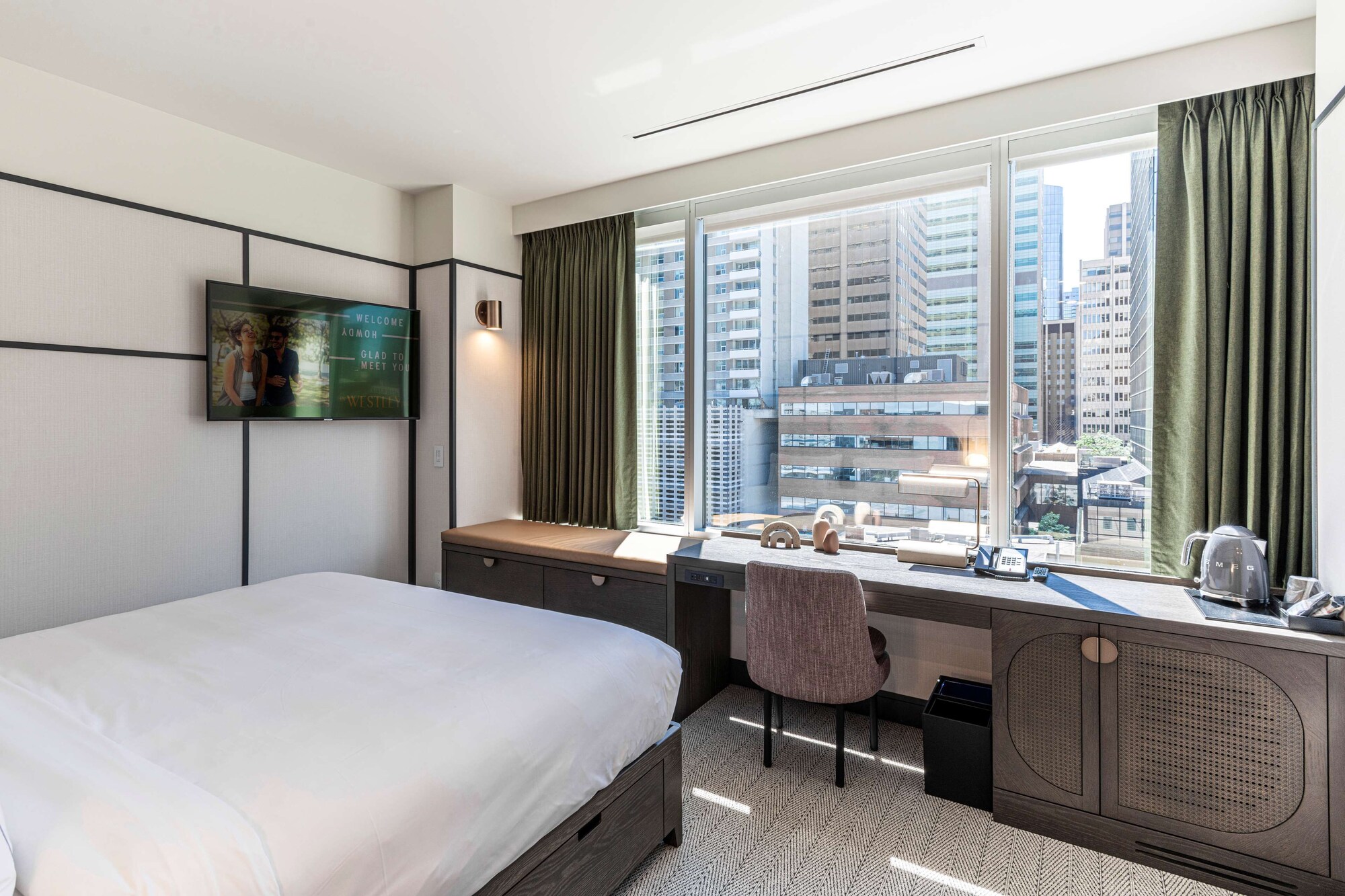 Chill, King Bed