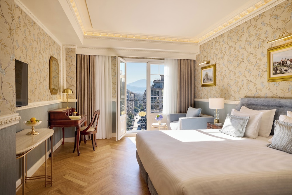 Deluxe, King Bed, Lagoon View, Sofa