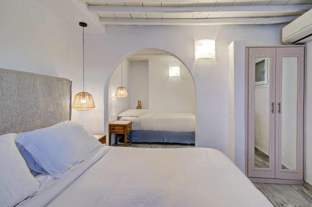 Madalena Hotel 33/69