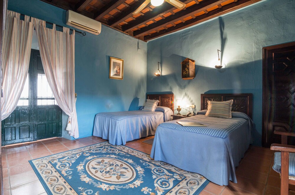 Hacienda El Santiscal - Adults Only 12/44