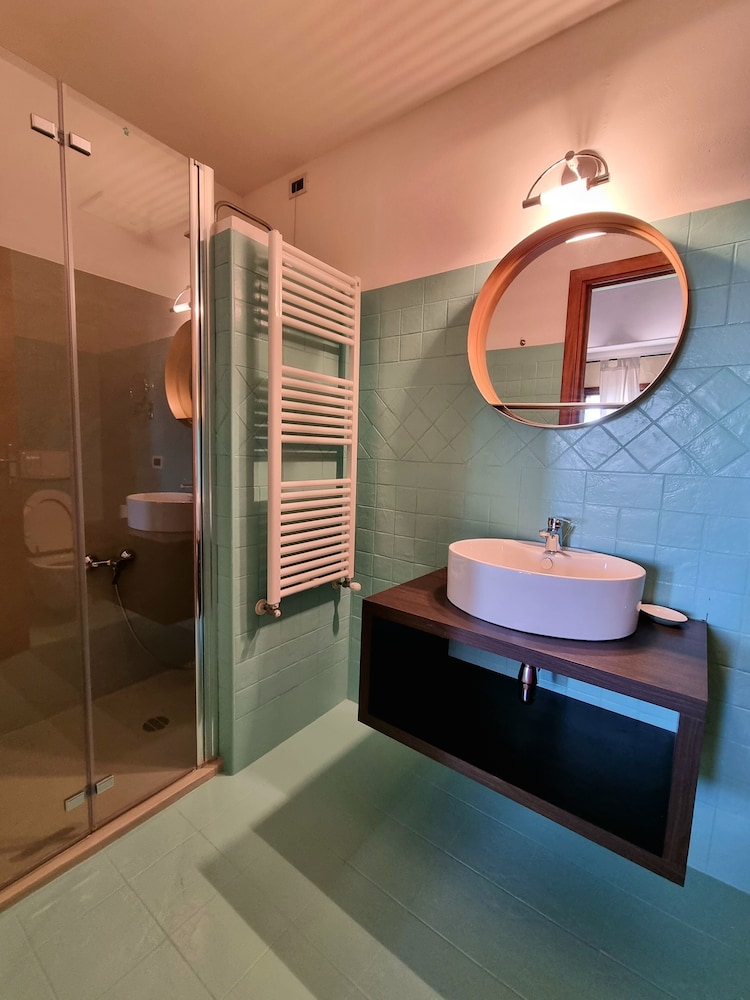 IS BENAS COUNTRY LODGE 38/63