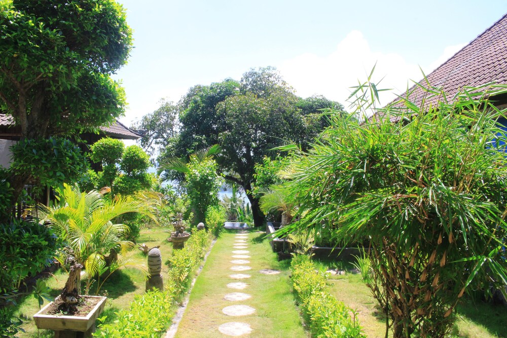 Sunrise Hut's Lembongan 44/54