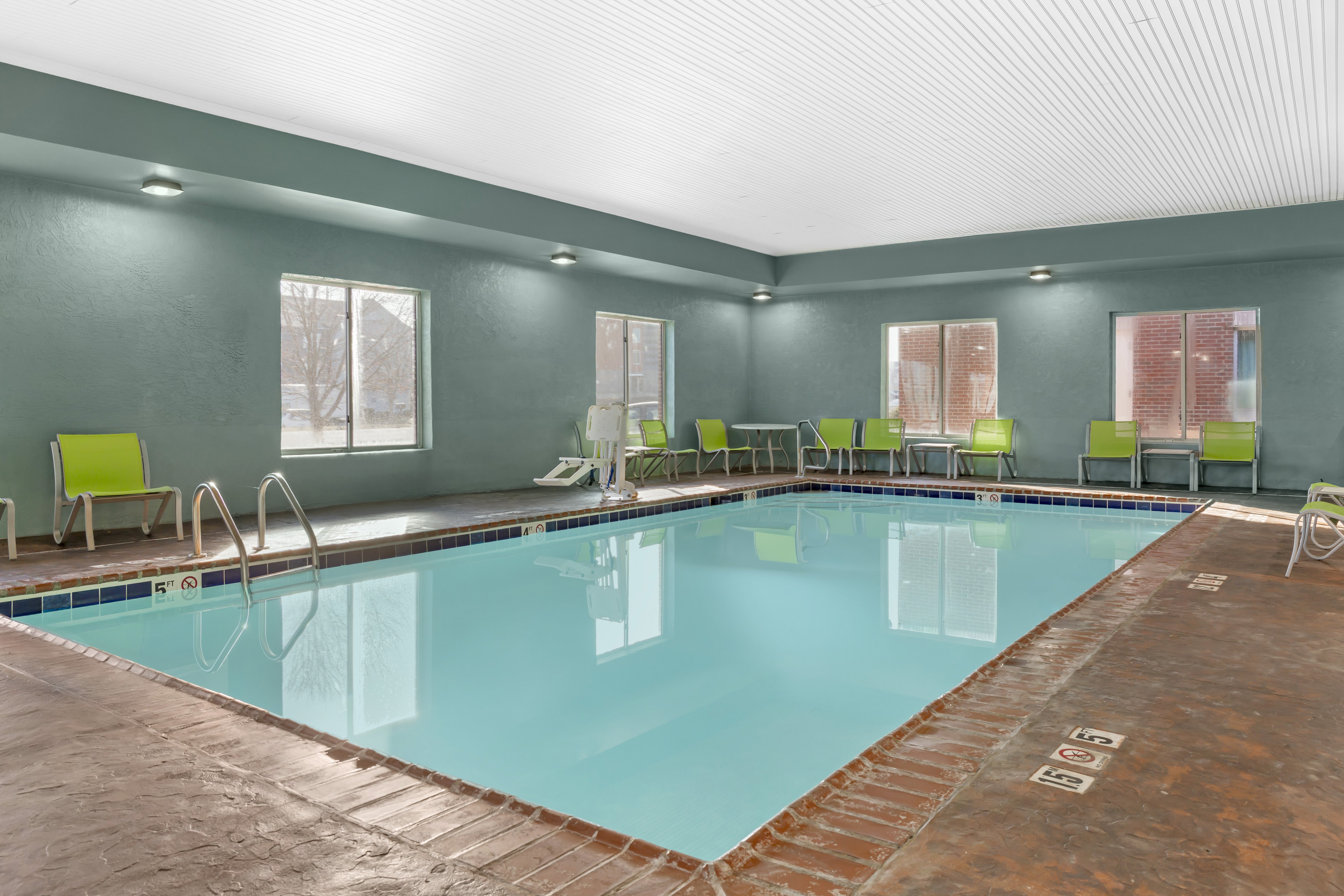 Holiday Inn Express & Suites Louisville South-Hillview, an IHG Hotel 40/55