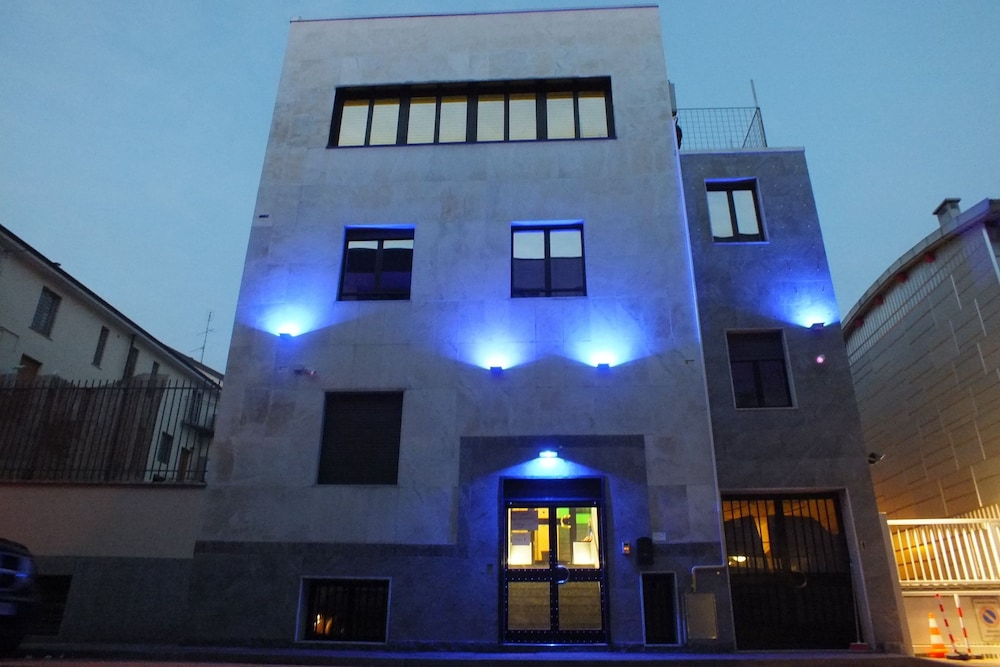 Atmos Luxe Navigli Hostel & Rooms 1/47