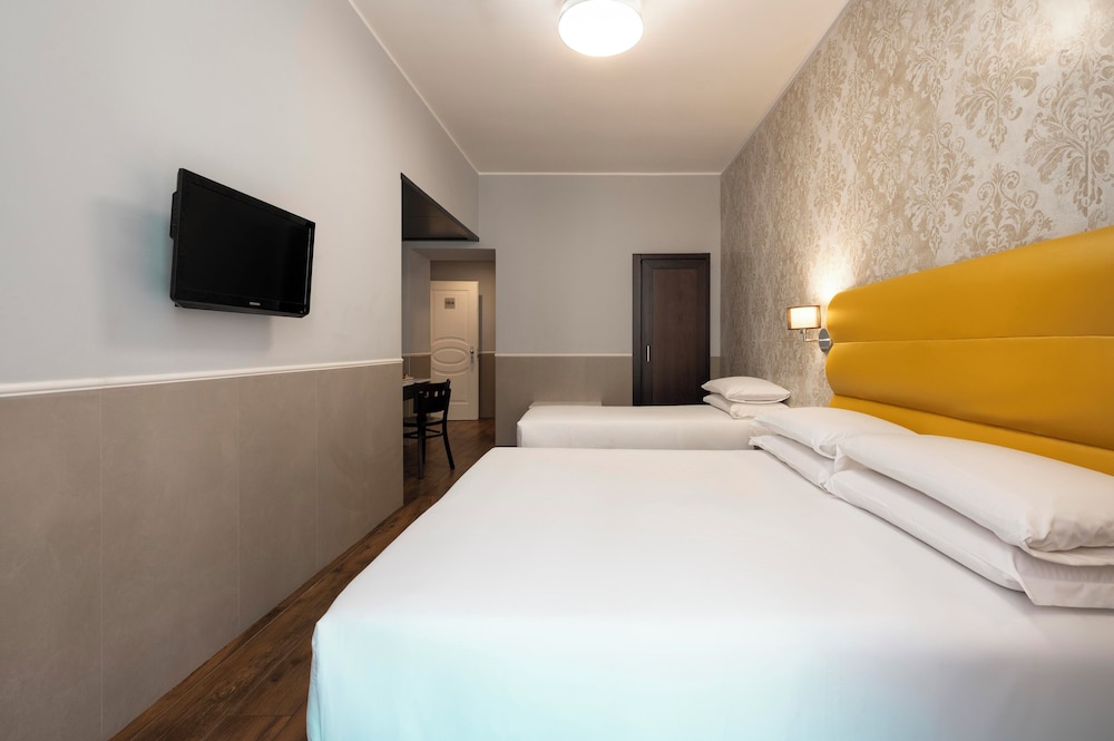 ROOM, TRIPLE