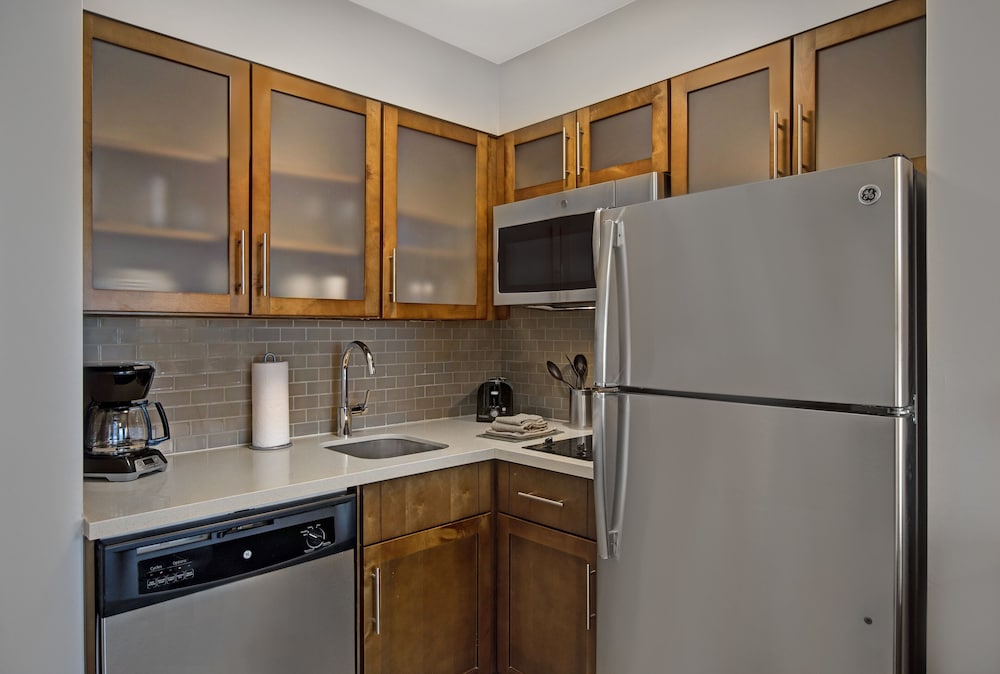 Staybridge Suites Sterling Heights Detroit Area 62/65