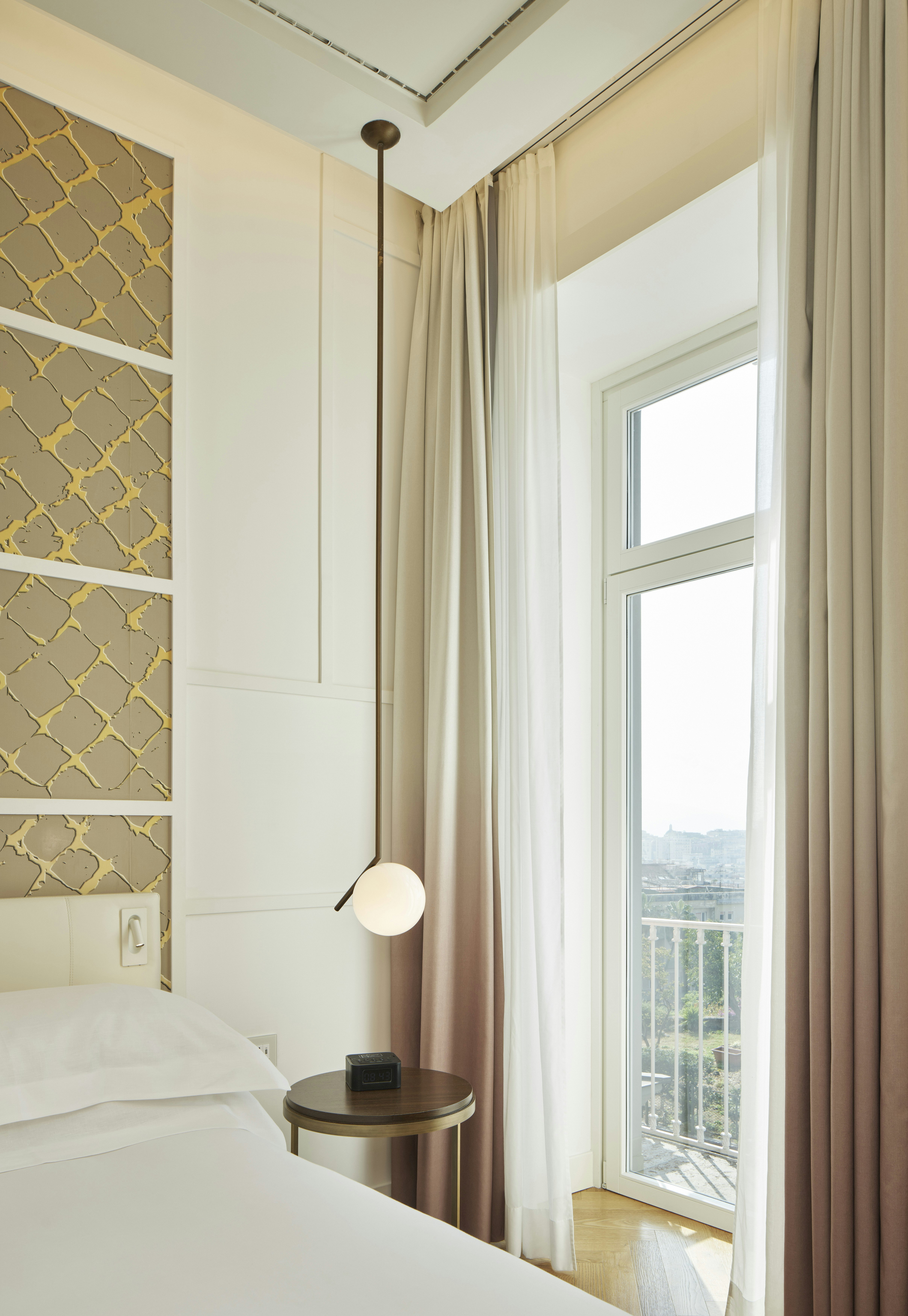 Room, King Bed, Accessible, De Bonart Naples, Curio Collection by Hilton 3/8