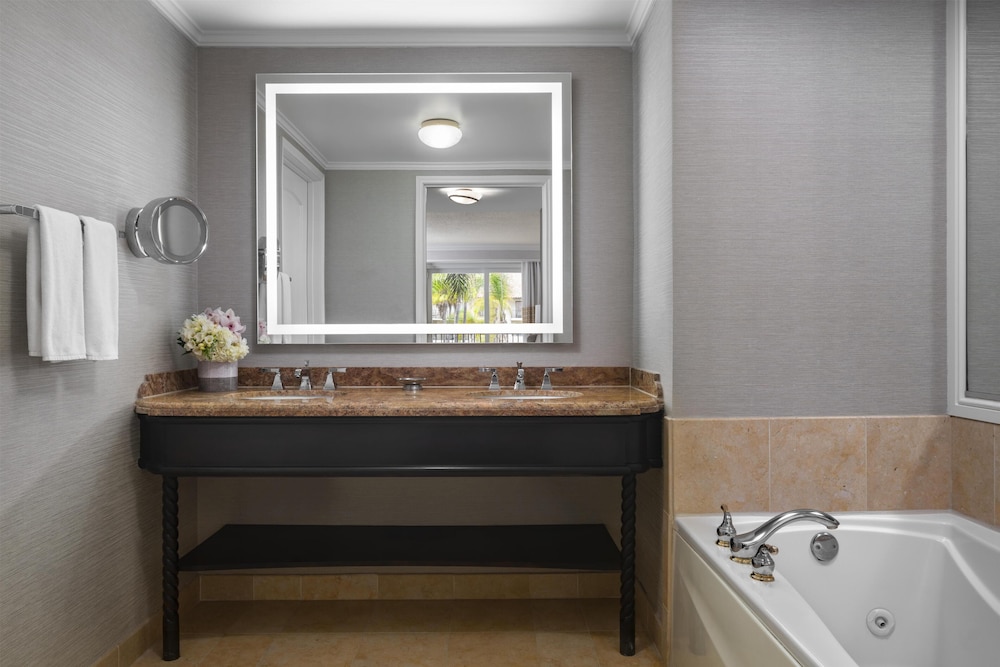 Hyatt Regency Huntington Beach Resort Spa 47/48