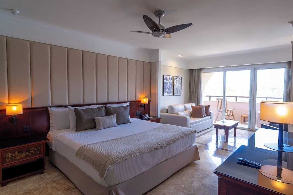 The Signature Level at Grand Palladium Imbassaí Resort & Spa 6/44
