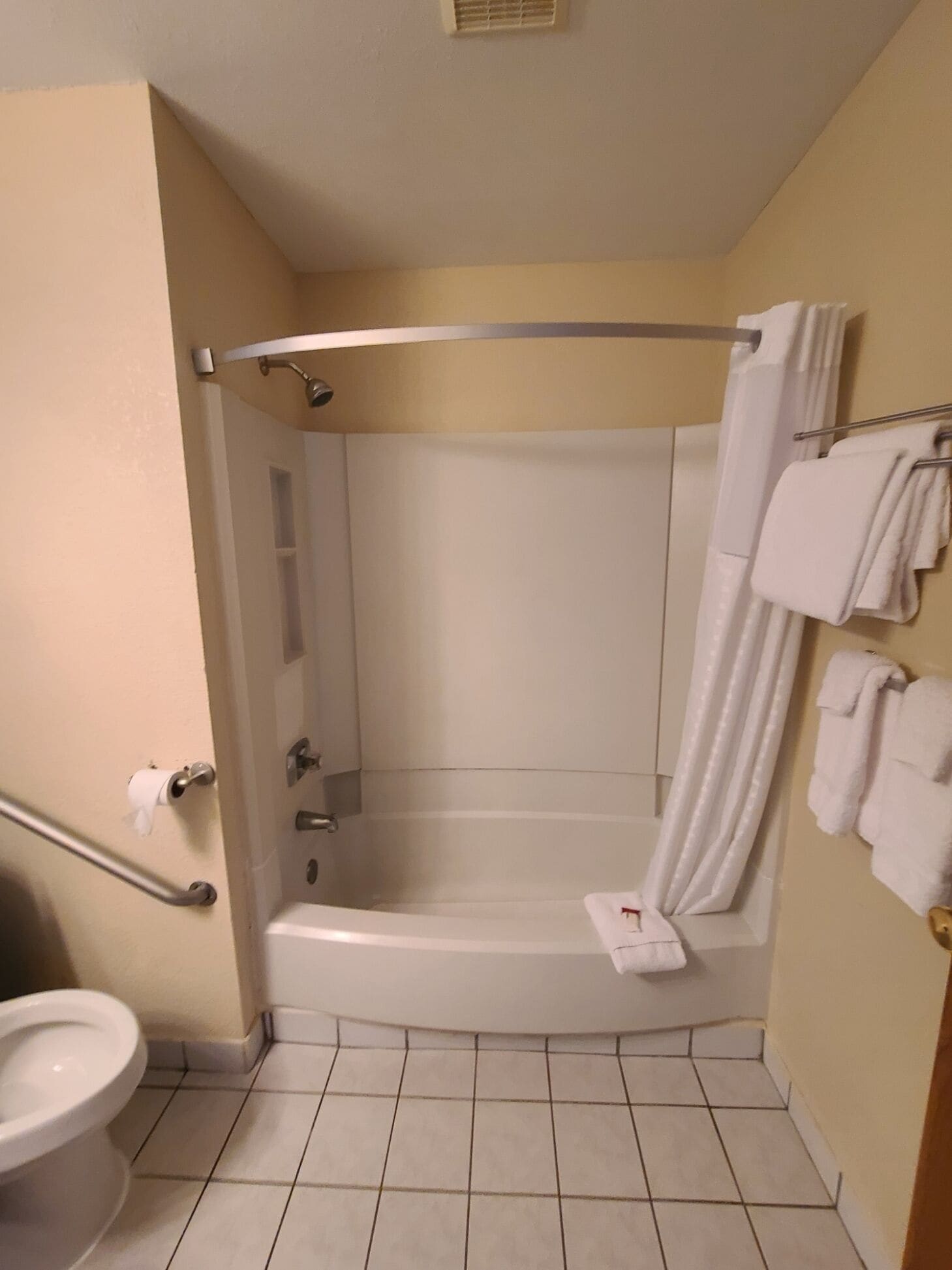 غرفة بسرير كينج، Baymont by Wyndham Perrysburg/Toledo 7/8