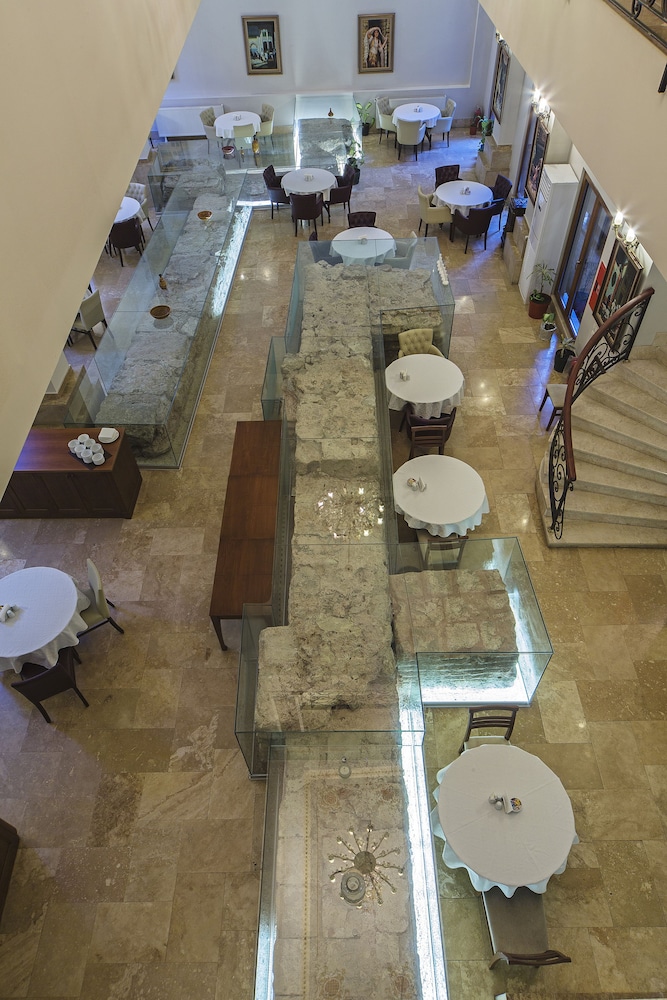 Acra Hotel 46/67