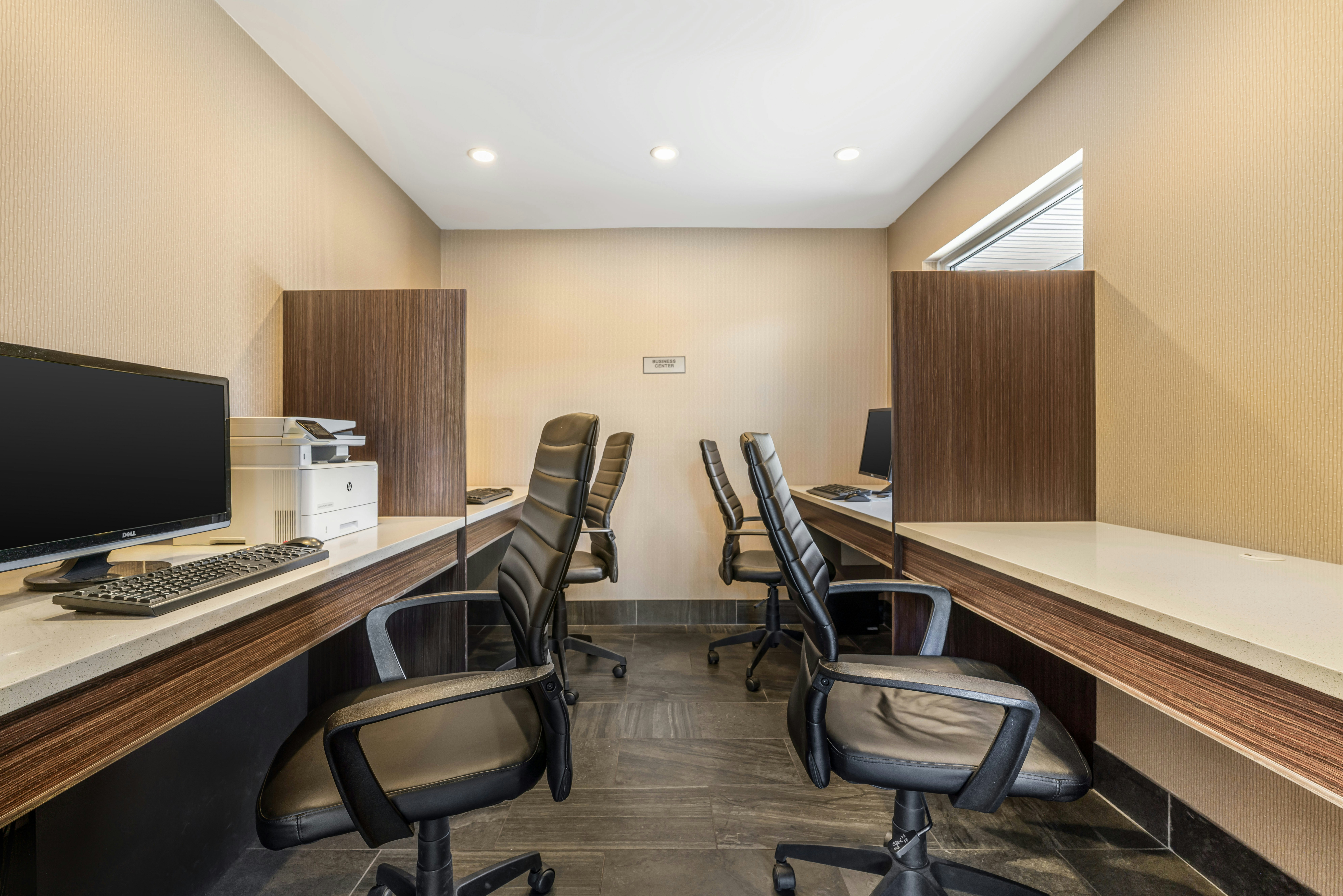 Best Western Plus Burnaby Hotel 62/76