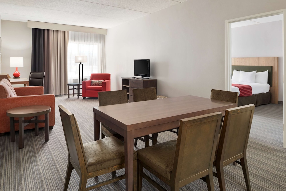 Country Inn & Suites by Radisson, Duluth North near Airport 28/34